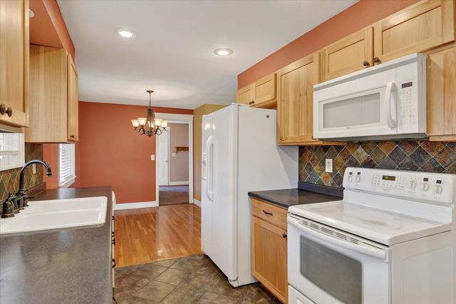 534 E COZZA Dr, Spokane, WA 99208