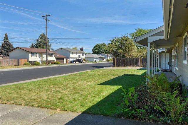534 E COZZA Dr, Spokane, WA 99208