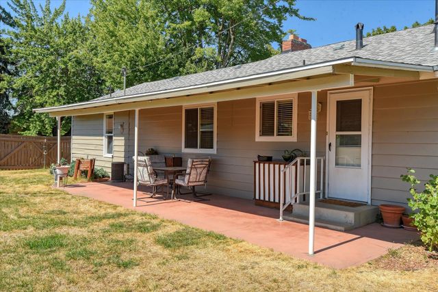 534 E COZZA Dr, Spokane, WA 99208