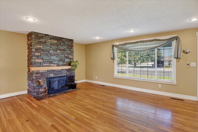 534 E COZZA Dr, Spokane, WA 99208