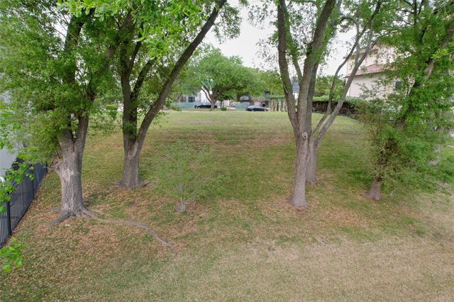 602 Sugar Creek Boulevard, Sugar Land, TX 77478