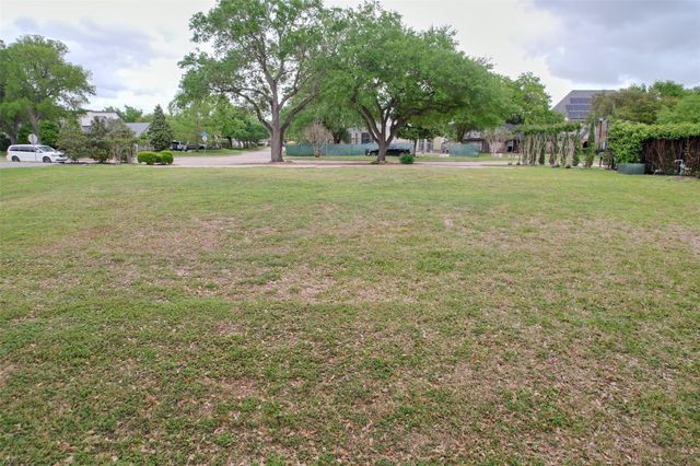 602 Sugar Creek Boulevard, Sugar Land, TX 77478