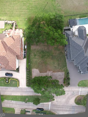 602 Sugar Creek Boulevard, Sugar Land, TX 77478