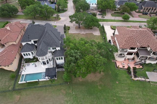 602 Sugar Creek Boulevard, Sugar Land, TX 77478