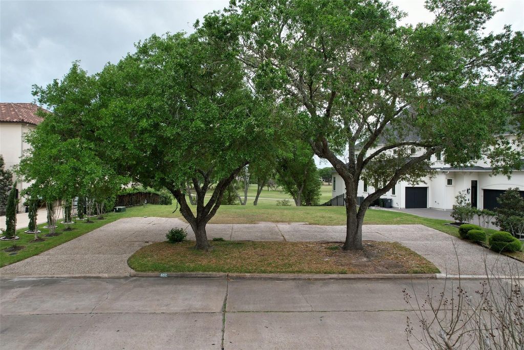 602 Sugar Creek Boulevard, Sugar Land, TX 77478