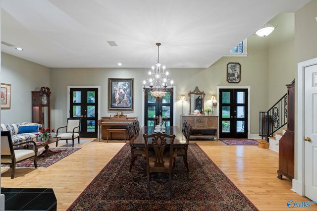 904 Corinth Circle, Huntsville, AL 35801