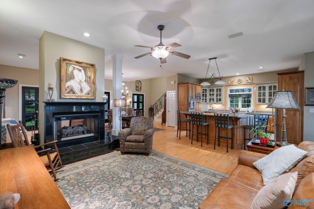 904 Corinth Circle, Huntsville, AL 35801