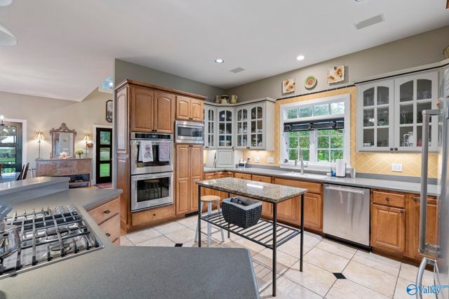 904 Corinth Circle, Huntsville, AL 35801