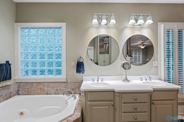 904 Corinth Circle, Huntsville, AL 35801