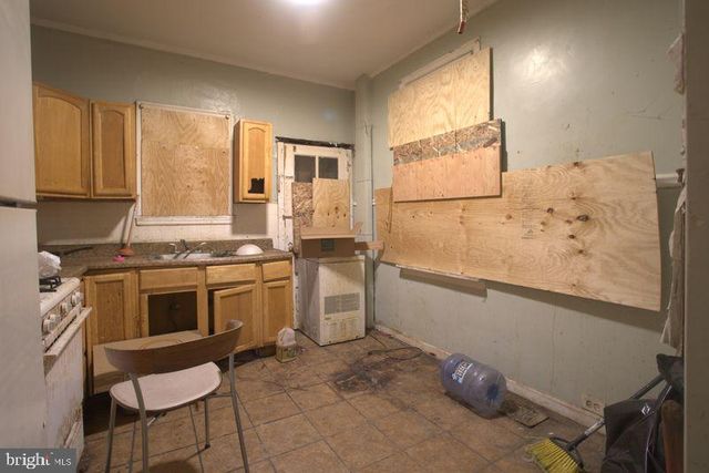 2140 S SIMPSON ST, Philadelphia, PA 19142