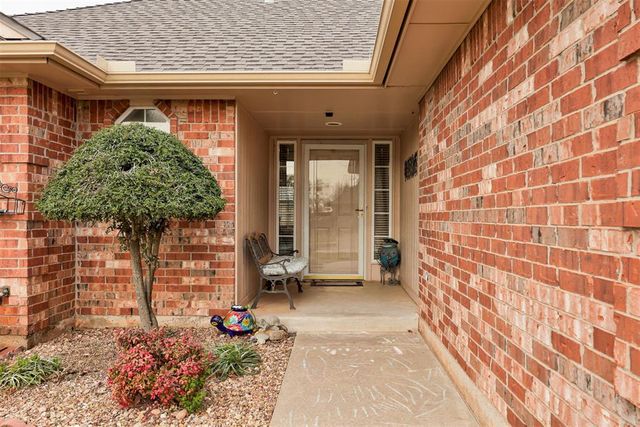 300 Sunrise Drive, Yukon, OK 73099