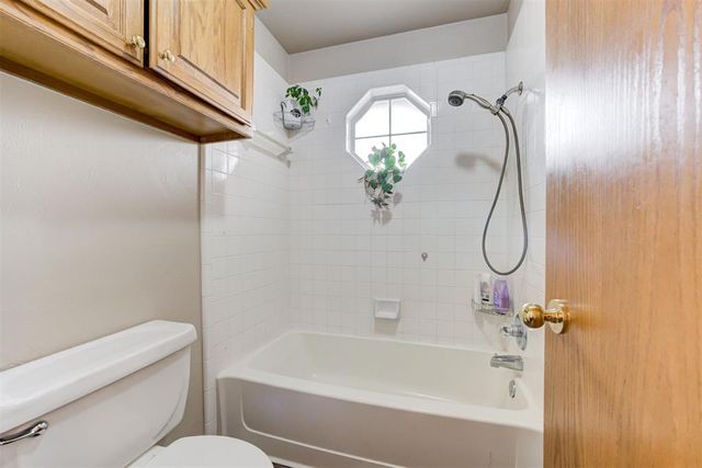 300 Sunrise Drive, Yukon, OK 73099