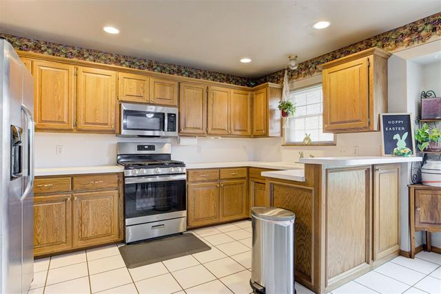 300 Sunrise Drive, Yukon, OK 73099