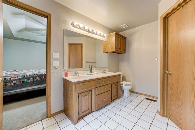 300 Sunrise Drive, Yukon, OK 73099