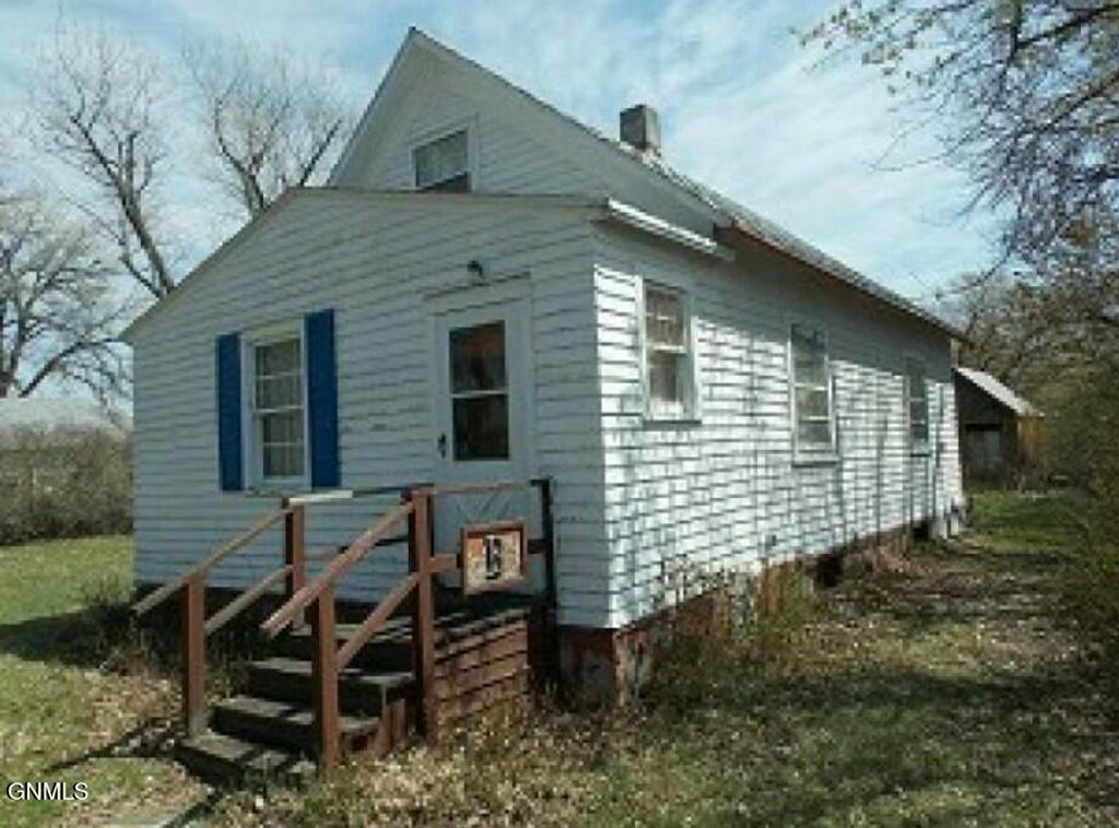 105 Farmington Avenue NE, Bowbells, ND 58721