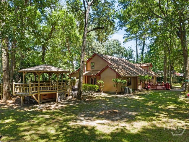 9 W Coquena Circle, Savannah, GA 31410