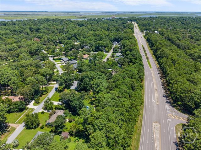 9 W Coquena Circle, Savannah, GA 31410