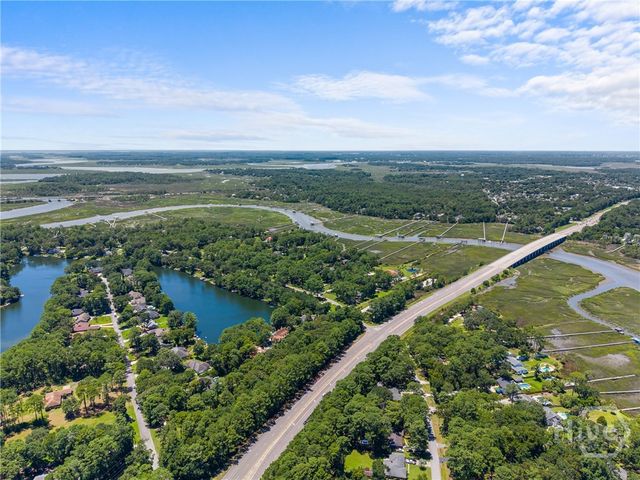 9 W Coquena Circle, Savannah, GA 31410