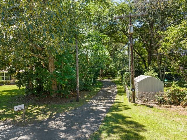 9 W Coquena Circle, Savannah, GA 31410