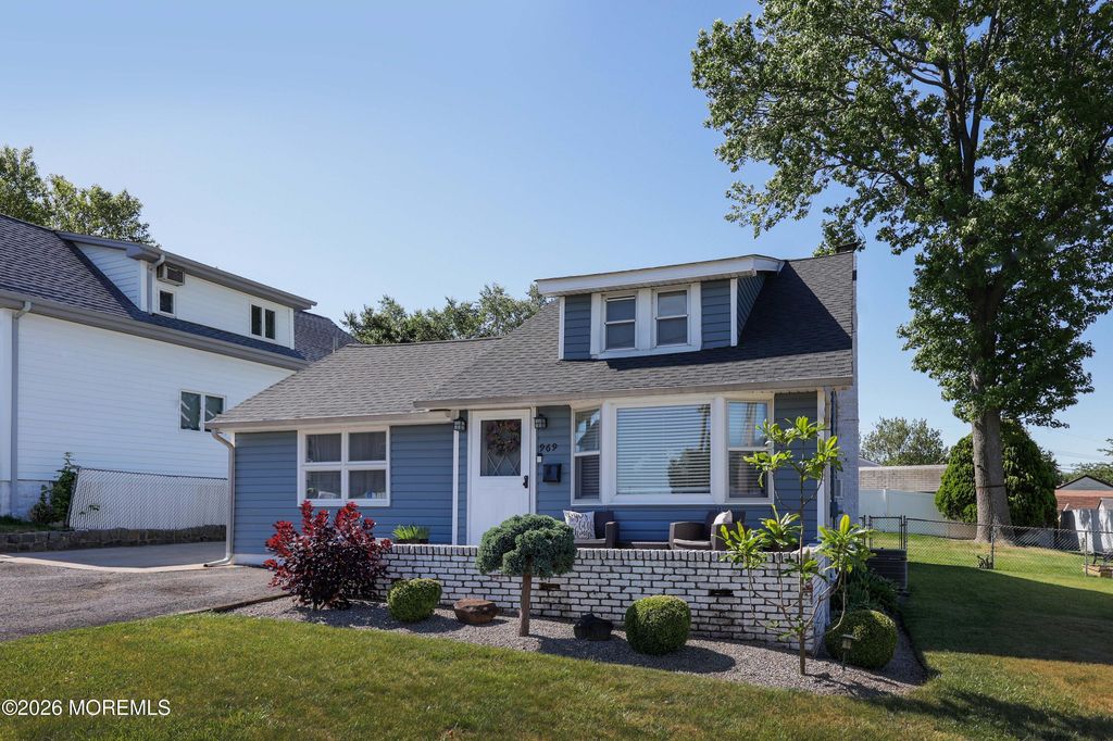969 Woodcrest Drive, Keyport, NJ 07735