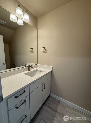 920 NW Sunburst Court, Moses Lake, WA 98837