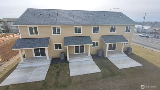 920 NW Sunburst Court, Moses Lake, WA 98837