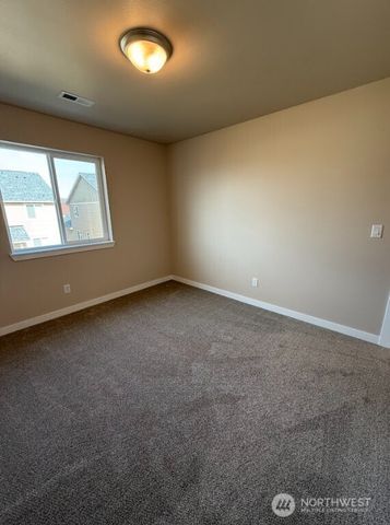 920 NW Sunburst Court, Moses Lake, WA 98837