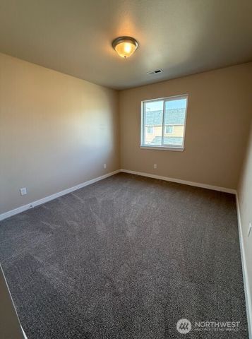 920 NW Sunburst Court, Moses Lake, WA 98837