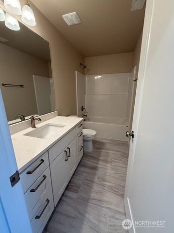 920 NW Sunburst Court, Moses Lake, WA 98837