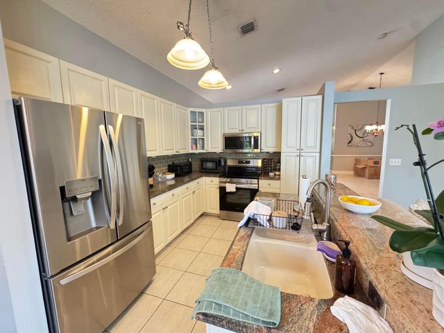 7841 Rockport Circle, Lake Worth, FL 33467