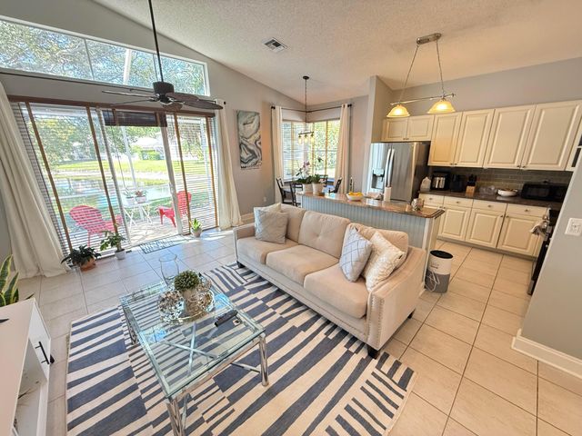 7841 Rockport Circle, Lake Worth, FL 33467