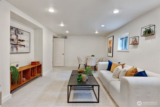 1636 N 54th Street, Seattle, WA 98103