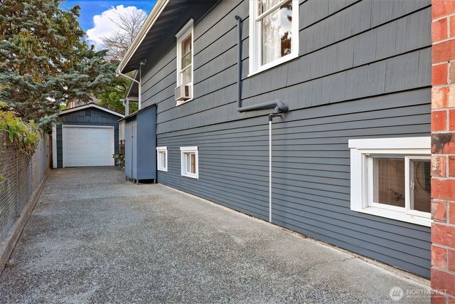 1636 N 54th Street, Seattle, WA 98103