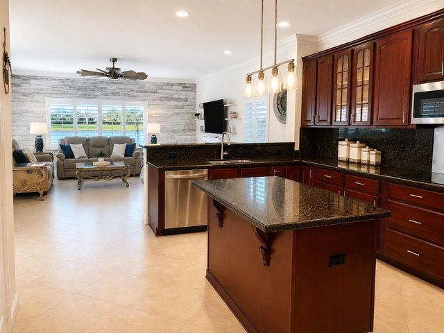 9421 Bristol Ridge, West Palm Beach, FL 33411