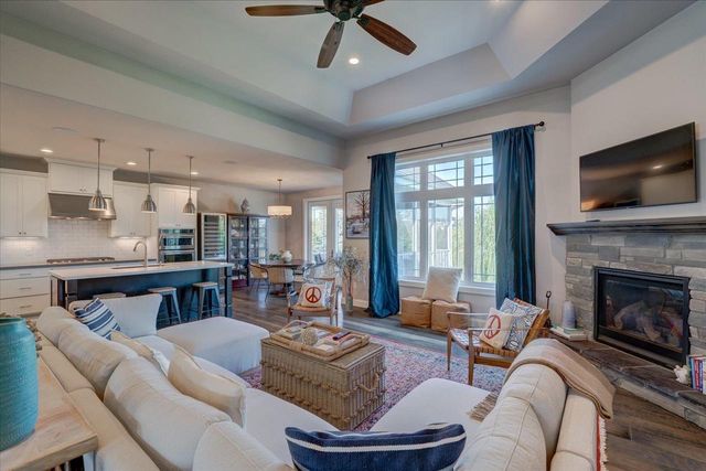 2429 Genevieve Way, Waunakee, WI 53597