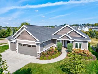 2429 Genevieve Way, Waunakee, WI 53597