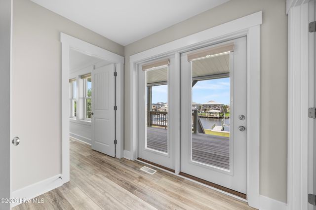 9091 W 9th Street, Surf City, NC 28445