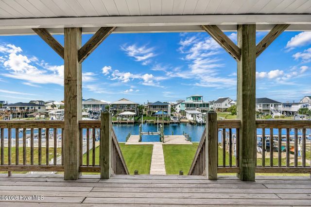 9091 W 9th Street, Surf City, NC 28445