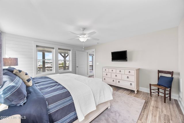 9091 W 9th Street, Surf City, NC 28445