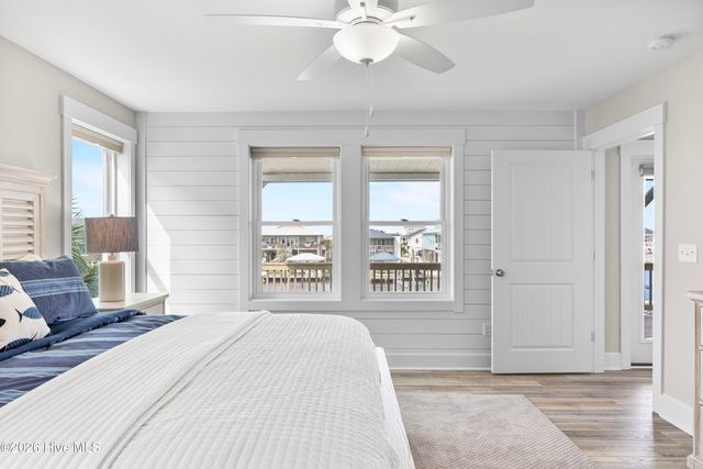 9091 W 9th Street, Surf City, NC 28445