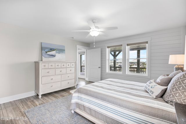 9091 W 9th Street, Surf City, NC 28445