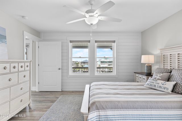 9091 W 9th Street, Surf City, NC 28445