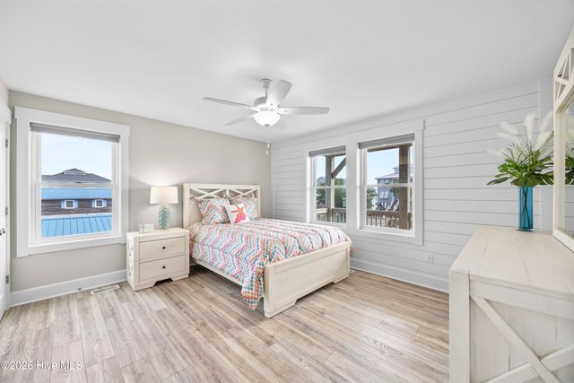 9091 W 9th Street, Surf City, NC 28445