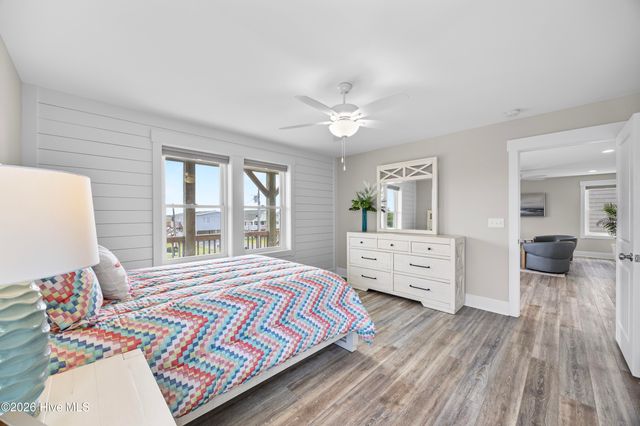 9091 W 9th Street, Surf City, NC 28445