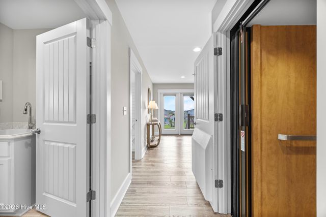 9091 W 9th Street, Surf City, NC 28445