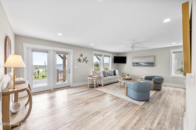 9091 W 9th Street, Surf City, NC 28445