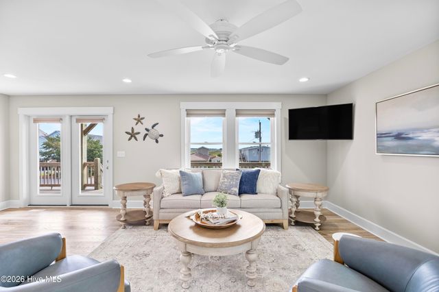 9091 W 9th Street, Surf City, NC 28445