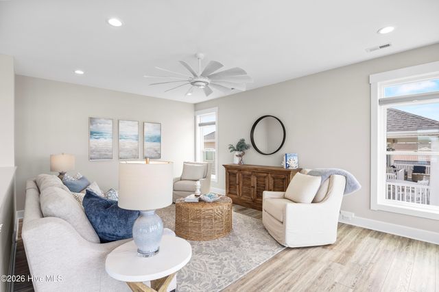 9091 W 9th Street, Surf City, NC 28445