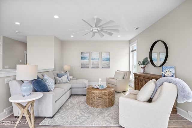 9091 W 9th Street, Surf City, NC 28445