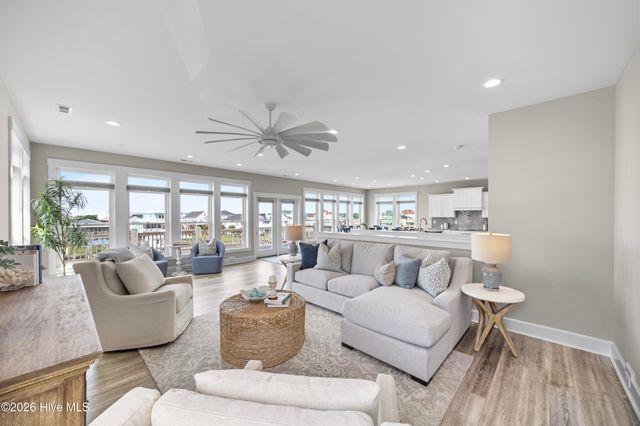 9091 W 9th Street, Surf City, NC 28445